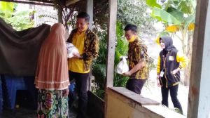 Bagikan Beras di Jelutung Kota Jambi, Emak-Emak ke Apif: Kami Sudah 2 Bulan tak Jualan