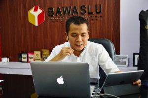 Hadirkan Anggota Bawaslu RI dan Penggiat Pemilu, Bawaslu Jambi Gelar Diskusi Daring