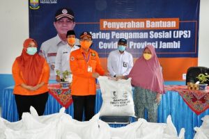 Gubernur Jambi Salurkan Bantuan JPS Covid-19 Di Tanjabtim