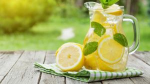 Langkah Membuat Infused Water Lemon dan Rasakan Khasiatnya