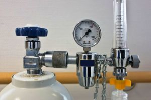 Amankah Berbagi Ventilator pada Pasien Virus Corona?