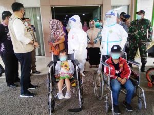 Dua Kakak Beradik Positif Covid-19 Yang Dinyatakan Sembuh, Hari Ini Diizinkan Pulang