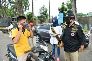 Pra Pelaksanaan Aturan Sanksi Denda, Pemkot Bagikan Masker Kepada Masyarakat