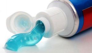 6 Manfaat Pasta Gigi untuk Membersihkan Rumah, Sudah Coba?