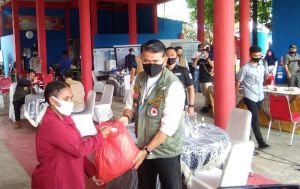 Pemkot Jambi Bagikan 300 Paket Sembako Pada Mahasiswa Terdampak Covid-19