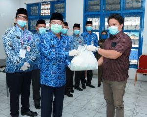 Berikan Perhatian Kepada Masyarakat, Fachrori Bagikan 100 Paket Sembako ke Supir AKDP