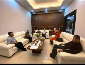 Ditemani Sum Indra, Ratu Munawarah Bertemu Cek Endra