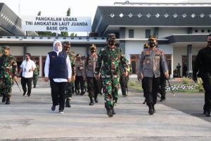 Panglima TNI dan Kapolri Pimpin Rapat  Penanganan Covid-19 di Jatim