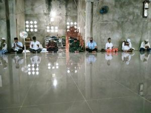 Babinsa dan Masyarakat Labuhan Pering Gelar Doa Bersama Agar TMMD Sukses Digelar