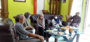 Ratu Munawarrah Reuni dengan Keluarga Manap, Tomi: Nama Ratu Tidak Asing Lagi