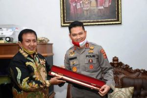 HUT Bhayangkara ke-74, Kapolda Jambi Firman Sambangi Kediaman Irjen Pol (Purn) Muchlis