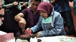 Sering Sidak Tengah Malam, Camat Pasar Ini Sempatkan Rayakan Ulang Tahun Pernikahan ke 23