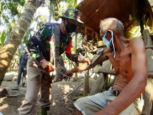 Datangi Warga Langsung, Personel Keslap Satgas TMMD Beri Layanan Kesehatan dan Obat Gratis