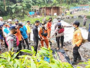 Sar Brimob Polda Jambi Lakukan Pergeseran Personil, Cari Korban Hilang di Wisata Air Terjun