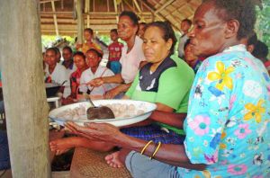 Sagu: Tanaman Endemik Gambut yang Olahannya Lekat di Lidah Orang Indonesia