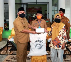Fachrori Bagikan JPS Tahap Kedua di Tanjabbar