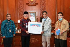 Sukseskan Sensus Penduduk Online 2020, Fachrori Dianugerahi Penghargaan dari Kepala BPS RI