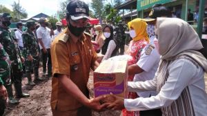 Sembako dari TMMD 108 Kodim Tanjab, Bantu Ringankan Warga di Masa Covid-19