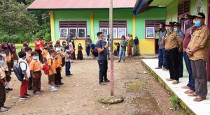 Bupati dan Wabup Launching Masuk SD di Pelosok Desa
