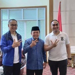 Al Haris Unggah Foto dengan Sekjen DPP PAN  Acungkan Tiga Jari, Eddy: Kalo Ga Si A yang Si B