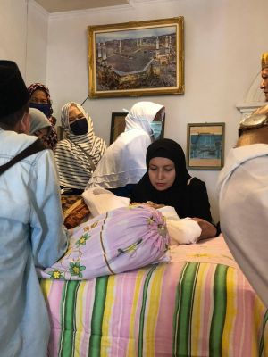 Sampaikan Duka Cita Mendalam, Ratu Munawarah Takziyah ke Kediaman Alm Dahniar Wahab   