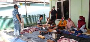 Warga RT 46 Alam Barajo Gotong Royong Potong 4 Ekor Sapi di Idul Adha