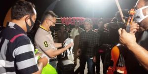 Sambangi Warga yang Nyantai di WFC Kuala Tungkal, Kapolda Jambi Bagikan Masker