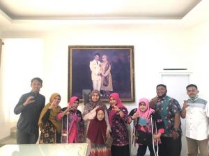 Pengurus HWDI dan Sejumlah Alumni SLB Sambangi Ratu Munawarah