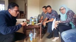 Koperindag Bawa Sampel BBM Diduga Oplosan yang Dibeli dari SPBU Koto Rayo, Ini Temuannya
