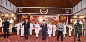 Gunakan Pelindung Wajah, 8 Paskibraka Provinsi Jambi Resmi Dikukuhkan Gubernur