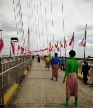 Peringati HUT RI, Seribu Bendera Dikibarkan di Gentala Arasy Ikon Jambi 