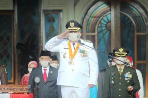 Bupati Ikuti Upacara Pengibaran Bendera Merah Putih HUT RI ke 75