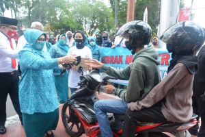 Sukseskan Pelaksanaan Gebrak Masker, PKK Provinsi Jambi Distribusikan 17 Ribu Masker