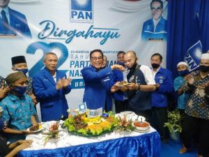 Rayakan HUT PAN ke 22, DPW PAN Jambi Potong Tumpeng dan Santuni Anak Yatim
