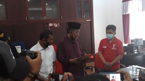 Diiringi Takbir Pendukungnya, Sani Resmi Serahkan Surat Pengunduran Diri ke PDIP