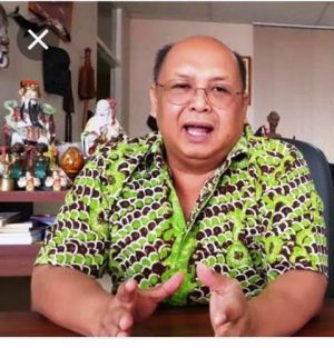 Antara membangun dan merusaknya