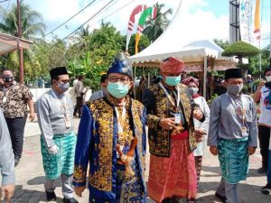 Kenakan Pakaian Adat Jambi, Fachrori - Syafril Daftar Ke KPU