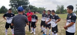 Lihat Al Haris Main Bola, Penonton: Jika Terpilih, Satu-satunya Gubernur Pemain Bola