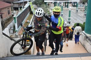 Jaga Sinergitas TNI - Polri Gowes Bersama Menyapa Warga Jambi 