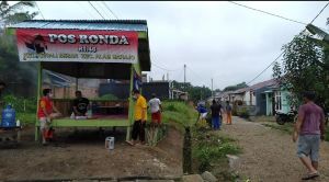 Waspada Maling, Warga RT 46 Gotong Royong Bersihkan Pos Hamka untuk Berjaga Malam 