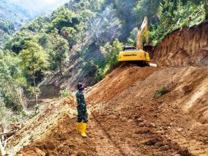 Gunakan Alat Berat, Satgas TMMD ke 109 Kodim 0417 Buka Jalan Baru Sepanjang 6 KM