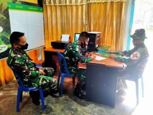 Bintara Kesehatan Serka Aminudin Standbye Di Posko Kesehatan Layani Warga Berobat