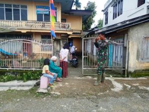 Berbaur dengan Warga, Satgas TMMD Jalin Silaturahmi dengan Warga Desa Mukai Tinggi