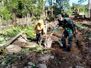 Satgas Selalu Bantu Orang Tua Asuh, Tak Hanya di Rumah Tapi juga di Ladang