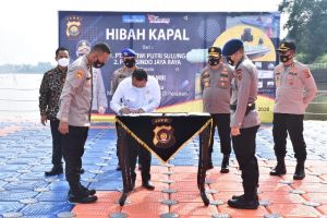 Polda Jambi Terima 3 Unit Speedboot