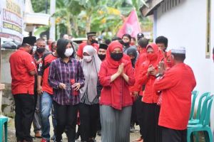 Sosialisasi Bersama Warga Thehok, Ratu Paparkan Program Beasiswa bagi Siswa Berprestasi