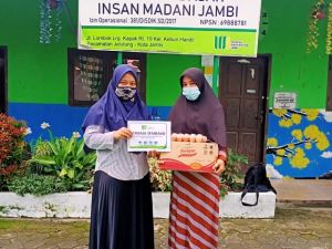 Ringankan Dampak Pandemi, Insan Madani Kembali Salurkan Paket Sembako Ke Masyarakat