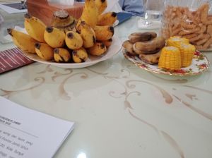 Kudapan Pisang dan Jagung Temani Diskusi Ratu Persiapan Debat Cawagub