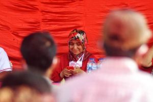 Disambut Antusias saat Silaturahmi Dengan Masyarakat Desa Paseban Tebo, Warga: Ibu Ratu Menang