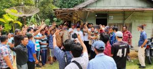 Di Guruh Baru Mandiangin, Warga Curhat Jalan Rusak dengan Al Haris